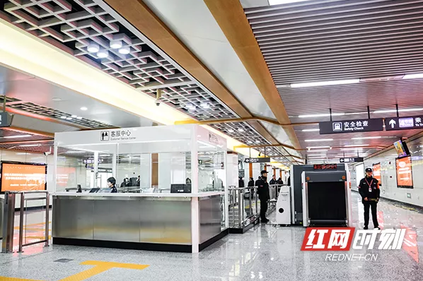 长沙地铁4号线今日正式载客试运营，南宁地铁3号线迎首批尝鲜乘客！